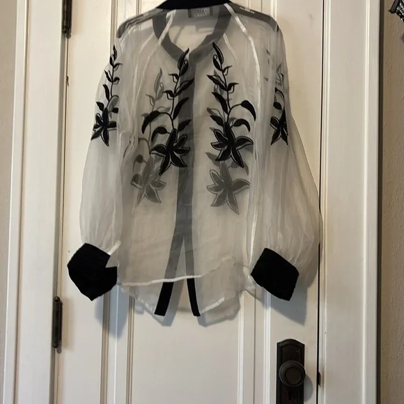 Black and white Embroidered sheer top - Picture 2 of 4